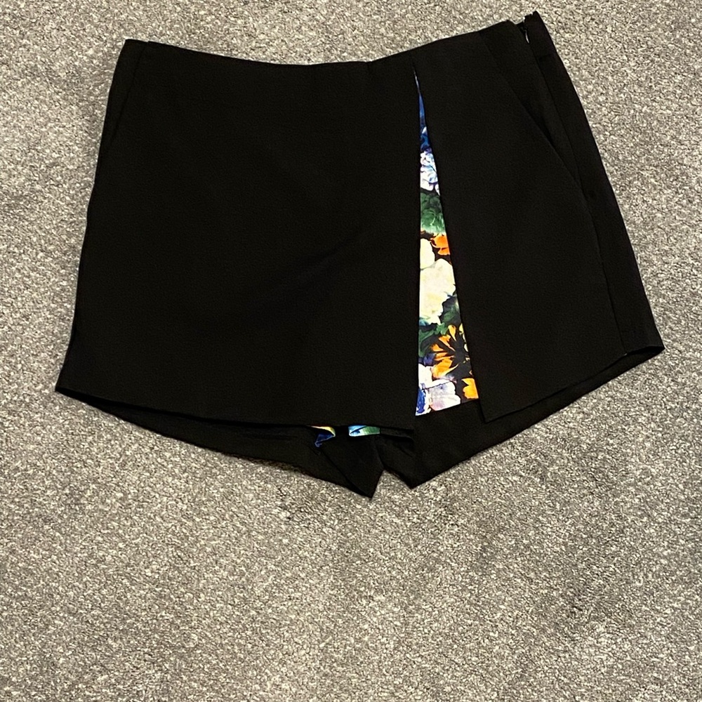 Umgee floral skort